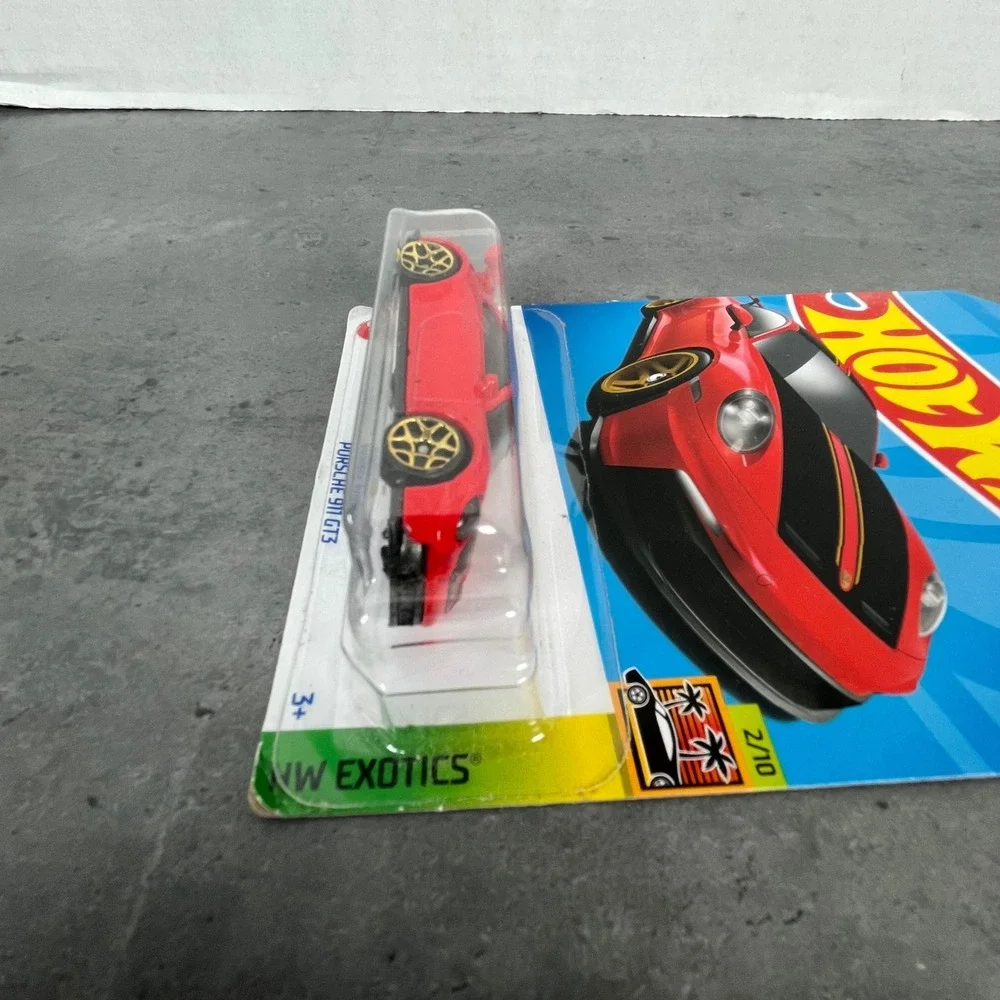 Hot Wheels Porsche 911 GT3 Red HW Exotics‎ 2 10 Toy Car Collectible